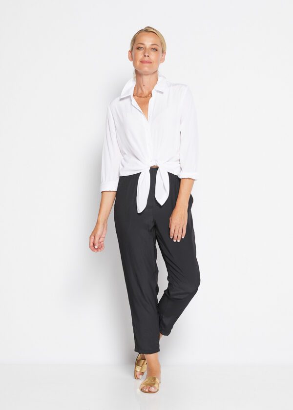 The Philosophy Classic Greville Shirt is a timeless piece in a floaty silky fabric. Great with jeans or tucked into a fitted skirt for that corporate look.