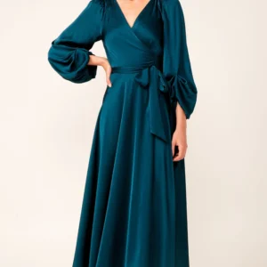 This polished yet pretty style is perfect for any occasion. The beautiful wrap design hugs your body in all the right places and skims over the hips.
