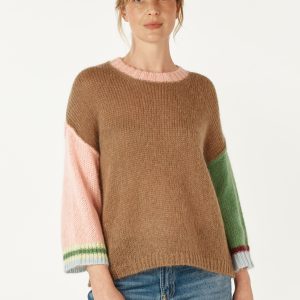 The Mohair Colour Block jumper is the perfect blend of style, comfort, warmth and softness, while the color block design adds a trendy edge.