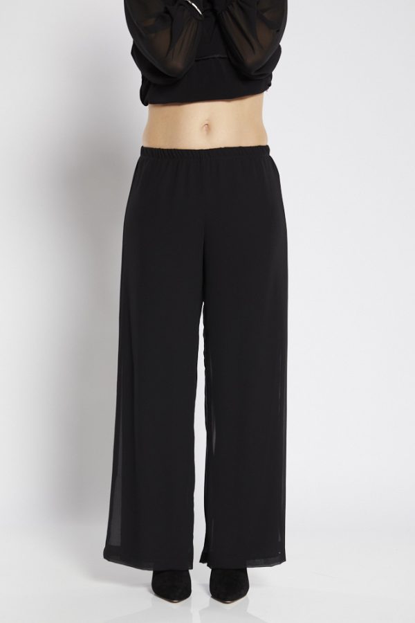 The Philosophy Roma Chiffon Pant is a chic, flowy piece that combines elegance with comfort, making it ideal for both casual and semi-formal occasions.