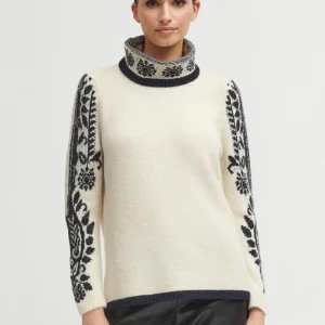 This Cazorla Two-tone Knitted Jumper is a stylish and versatile piece that adds a modern twist to any wardrobe. Designed and manufactured in Spain.