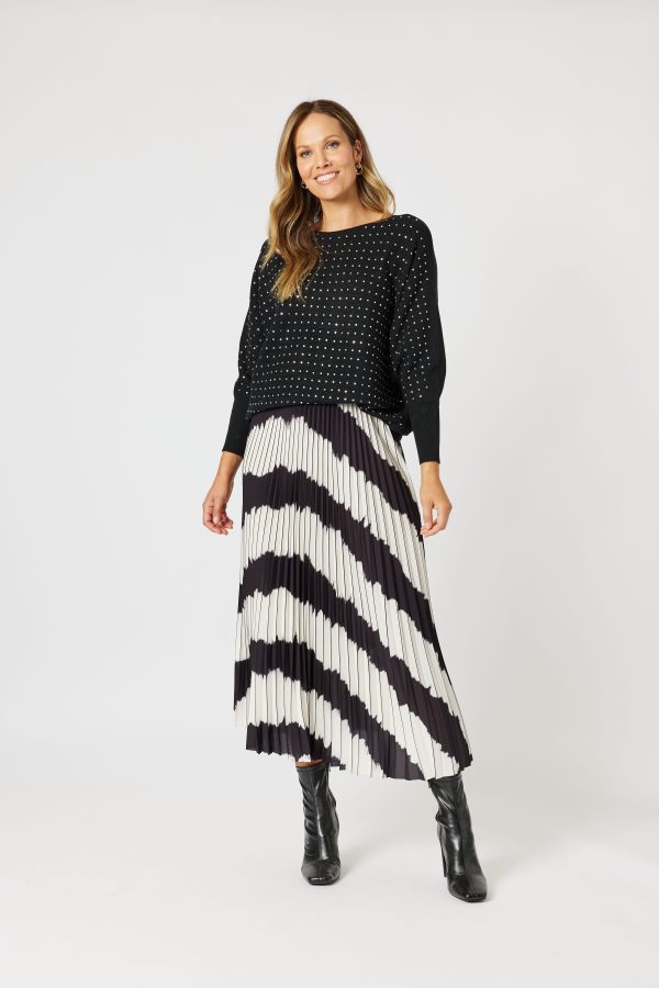 Make a statement with the Concerto Print Pleat Skirt! The pleated design moves gracefully with every step, offering a flattering and feminine silhouette.