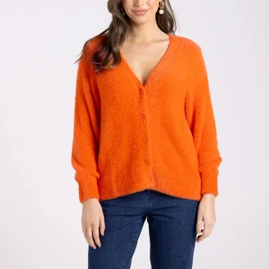 This season, vibrant colors, soft textures, and laid-back silhouettes redefine everyday wear.