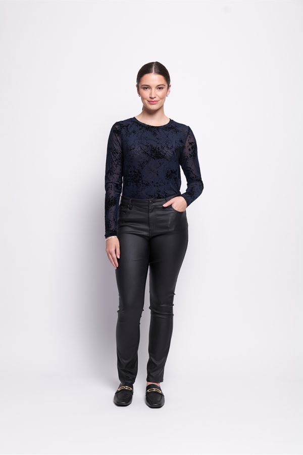 This stylish International Velvet Crew by Foil has a mesh crew neck and long sleeves. It's the perfect winter piece for layering under any jacket.