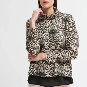 A soft and lightweight jersey fabric, offering comfort and breathability. Straight design, which provides a relaxed and easygoing silhouette.