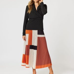 The Vienna Pleat Skirt is a versatile go-to piece. Dress it up with a luxe top for a refined look, or keep it casual with a tee, denim jacket, and trainers.