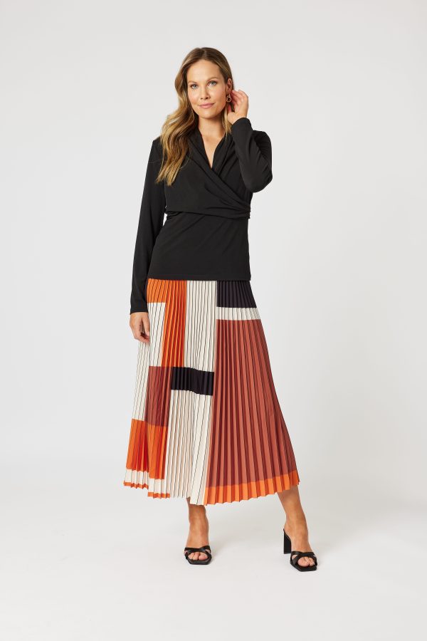 The Vienna Pleat Skirt is a versatile go-to piece. Dress it up with a luxe top for a refined look, or keep it casual with a tee, denim jacket, and trainers.