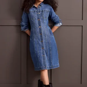 Achieve the perfect one-and-done look with ease in this denim dress jacket. A versatile piece and stylish wardrobe staple.