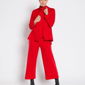 Add a pop of colour to your outfit with the red Selina Swing Jacket.  Pair it with jeans and a t-shirt or layered over a cocktail dress.