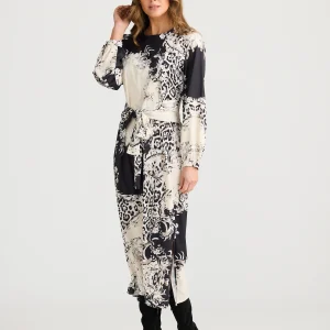 The Turning Point LS Dress is all about easy style and comfort. It’s a relaxed fit and super versatile and comfy—perfect for any occasion.