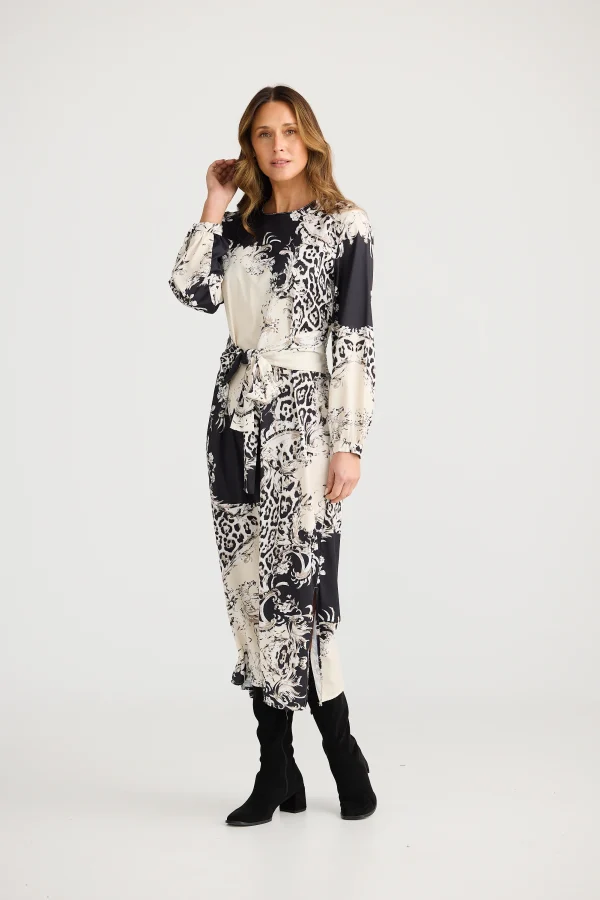 The Turning Point LS Dress is all about easy style and comfort. It’s a relaxed fit and super versatile and comfy—perfect for any occasion.