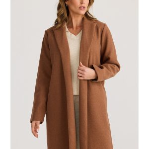 This Bella open front coat is the perfect tran-seasonal coat for the cooler days. Pair over jeans, dresses, skirts or active wear for that weekend vibe.