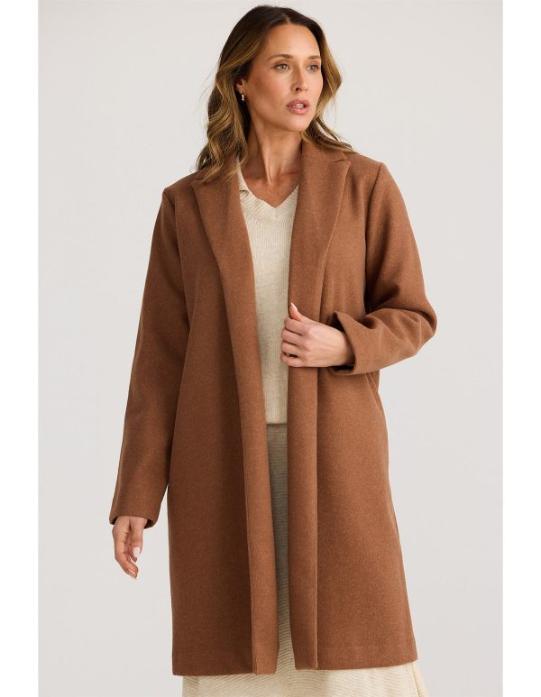This Bella open front coat is the perfect tran-seasonal coat for the cooler days. Pair over jeans, dresses, skirts or active wear for that weekend vibe.