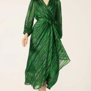 This midi-length dress is perfect for both work and special events. Woven with a delicate gold lurex thread for a hint of shimmer.